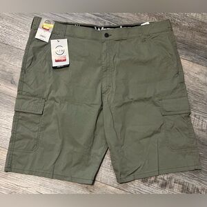 Wrangler Men's Green Cargo Shorts Size 42